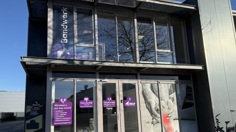 Entree van Podotherapie Reggestreek aan de Neonstraat in Rijssen